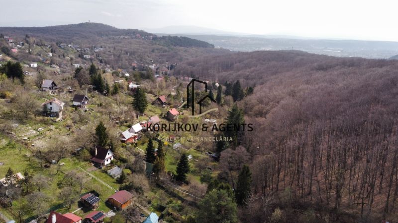 PREDAJ Rekreačná chata so záhradkou, Suchá Dolina, Košice-Sever - Pohľad na malebné chaty na Kavečianskej ceste v Košiciach - mestskej časti Sever.