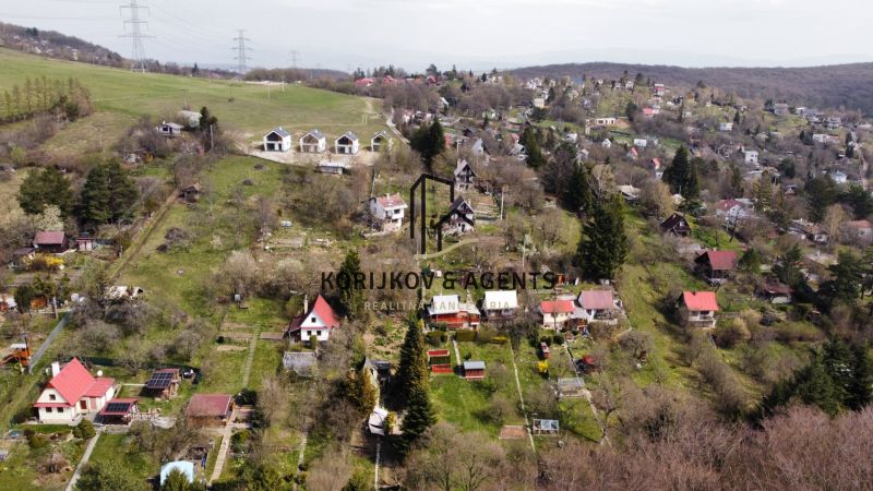 PREDAJ Rekreačná chata so záhradkou, Suchá Dolina, Košice-Sever - Pohľad na chaty v Košiciach - mestskej časti Sever na Kavečianskej ceste s rozsiahlymi záhradami.