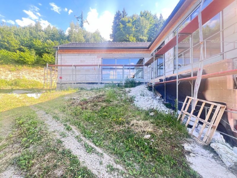Na predaj štýlová novostavba nízkoenergetického rodinného domu - Badín - Rodinný dom v Badíne v okrese Banská Bystrica vo výstavbe obklopený prírodou.