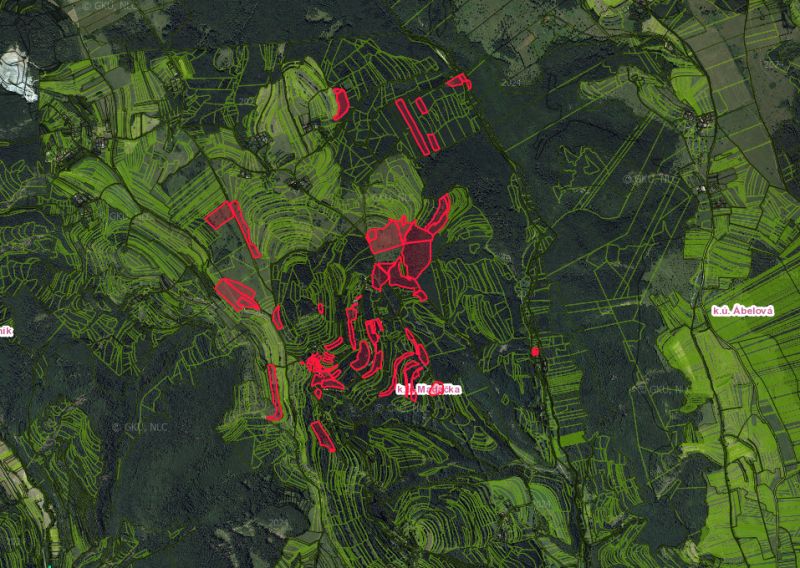 Madačka – 190 683 m2 LESY a POĽNOHOSPODÁRSKA pôda  - Letecký záber na poľnohospodárske a lesné pozemky v okolí Ábelovej.