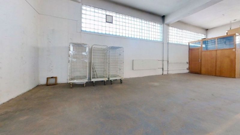 Na prenájom skladové priestory - Zvolen NO023ZL - Sklady a haly s prázdnym priestorom, posuvnými vozíkmi a presklenou priečkou.