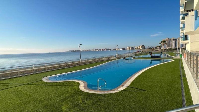 Na predaj apartmán - Mar Menor, Španielsko A500ZL - Rekreačný apartmán v La Manga del Mar Menor, Španielsko, s bazénom pri mori.
