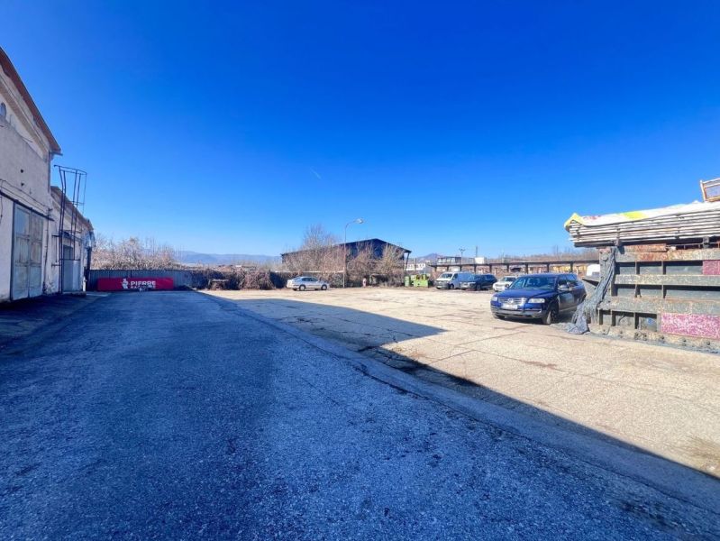 Na prenájom oplotené parkovisko 900 m²  - Banská Bystrica/časť Majer  - Parkovisko na Majerskej ceste v Banskej Bystrici, určené pre komerčné využitie.