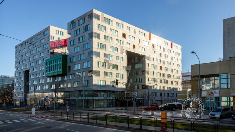 LUXUSNÝ 3-izb.byt, NOVOSTAVBA OCTOPUS, Mraziarenská ul. - Bytový dom na križovatke ulíc v Bratislave-Ružinove s modernými oknami na Mraziarenskej.
