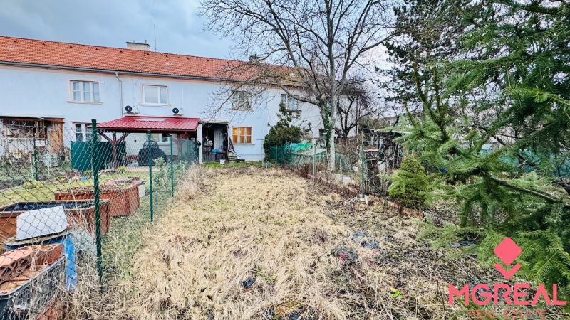 Na predaj 3 i byt so záhradou v Partizánskom – centrum - Záhrada pri dome na Rudolfa Jašíka v Partizánskom, vhodná pri 3-izbovom byte.