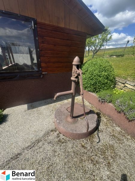 Rodinný dom Orlov - na predaj  - Rodinný dom v Orlove so starou vodnou pumpou na štrkovom podloží.