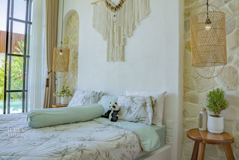 PREDAJ Unikátná 4KK Investičná zariadená vila s bazénom BALI-Jimbaran - Izba vo vile s pohodlnou posteľou, dekoráciami a priestorom na relaxáciu.