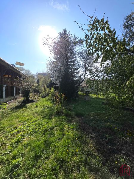 : Záhrada s chatkou, Košice – Krásna, 716 m², elektrina - Slnečná záhrada na Ulici 1. mája v mestskej časti Krásna, Košice.