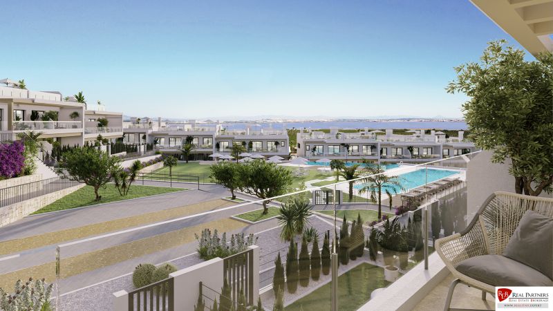 2-izbový bungalov so záhradou, Torrevieja, Costa Blanca - 2-izbový byt v Torrevieja s výhľadom na bazén a zeleň.