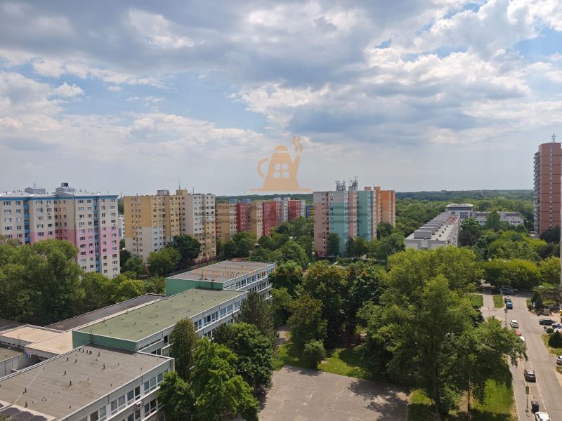 Na prenájom 1 izbový byt, 34 m2, Bratislava, Petržalka, Lachova ulica - Bratislava-Petržalka, Lachova: Pestrofarebné bytovky obklopené zeleňou a mestským prostredím.