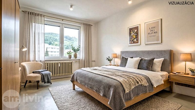 NOVINKA - 2 izbový + loggia + výťah v meste NOVÁ DUBNICA - Svetlá spálňa so zariadením v 2-izbovom byte, posteľ, kreslo, rastliny.