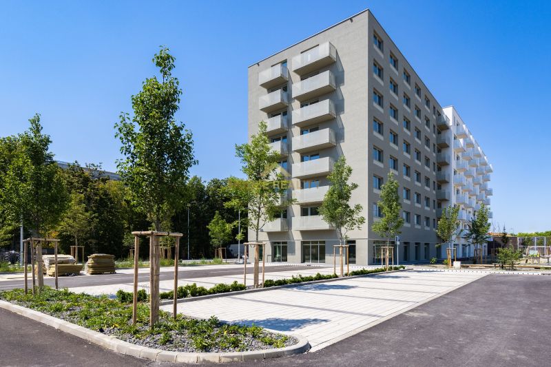 Prenájom 1 izb. byt, NOVOSTAVBA Ivanská cesta, Bratislava II, Trnávka  - Bytový dom na Ivanskej ceste v Ružinove, Bratislava, obklopený zeleňou a parkovaním.