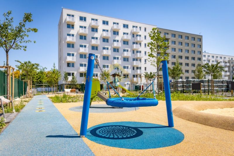 Prenájom 1 izb. byt, NOVOSTAVBA Ivanská cesta, Bratislava II, Trnávka  - Detské ihrisko pred bytovým domom v Bratislave, Ružinove na Ivanskej ceste.