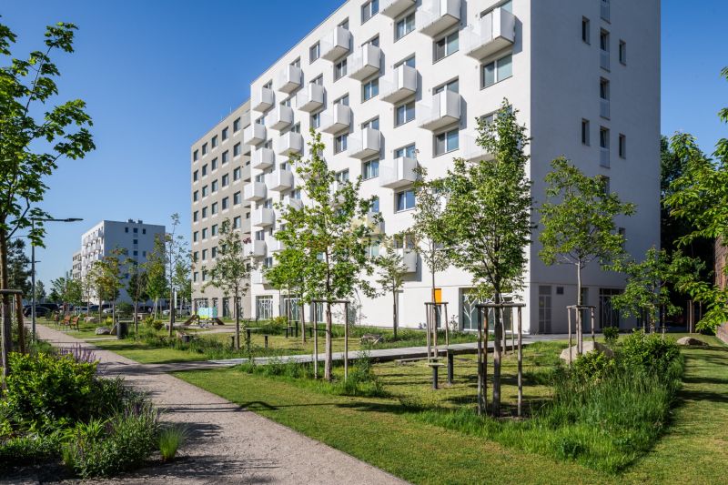 Prenájom 1 izb. byt, NOVOSTAVBA Ivanská cesta, Bratislava II, Trnávka  - Bytový dom v Bratislave - Ružinove na Ivanskej ceste so zeleným parkom v okolí.