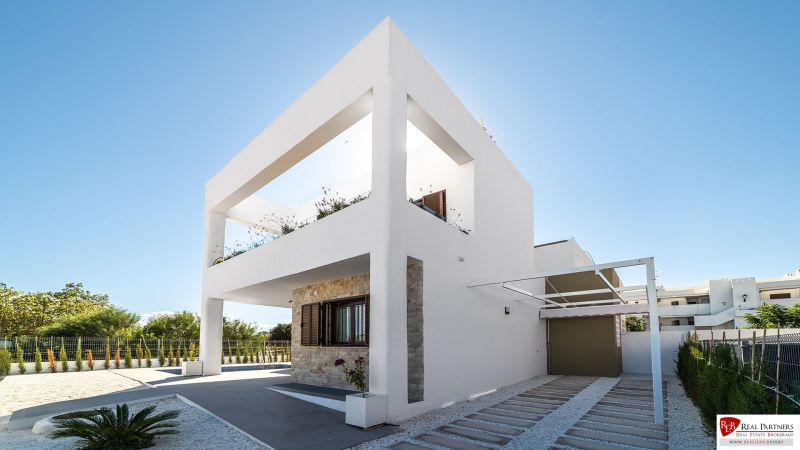 Predaj 2-izbového bytu, Almería, Španielsko - Dvojposchodový 2-izbový byt v Pulpí s minimalistickým dizajnom a záhradou.