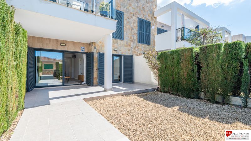 2-izb. bungalov so záhradou, Cala Murada, Mallorca - Rekreačný apartmán v Cala Murada Mallorca s terasou, kamennými stenami a záhradou.