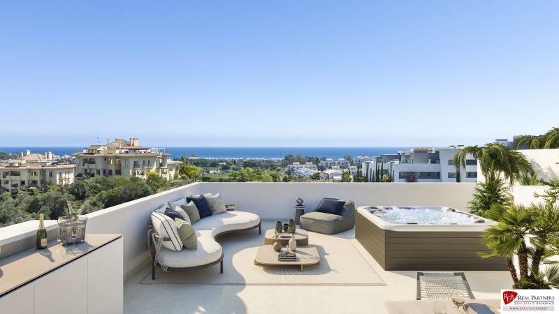 1-izbový apartmán s výhľadom na more, Estepona, Costa del Sol - Terasa v Rekreačnom apartmáne v Estepona s moderným nábytkom, vírivkou a výhľadom na more.