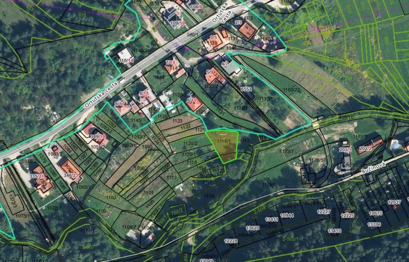 Exkluzívne na predaj záhrada - Malachov P017ZL - Katastrálna mapa s vyznačenými parcelami a cestami v oblasti Záhrady, Malachov.