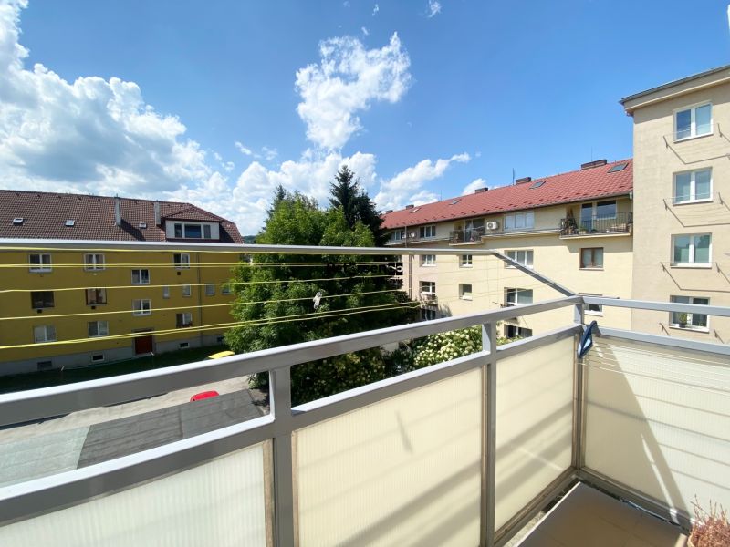 NA PRENÁJOM UNIKÁTNY RUSTIKÁLNY 2-IZBOVÝ BYT, STARÉ MESTO - Výhľad z balkóna 2-izbového bytu na Alešovom nábreží, Košice - mestská časť Staré Mesto.