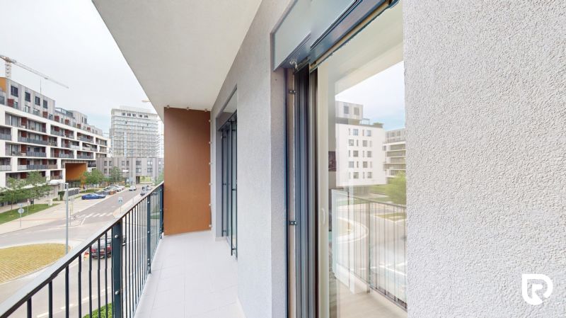 | Zariadený 1,5 izbový byt | 35m² | SLNEČNICE - Balkón v 2-izbovom byte na ulici Zuzany Chalupovej v Bratislave - Petržalke.