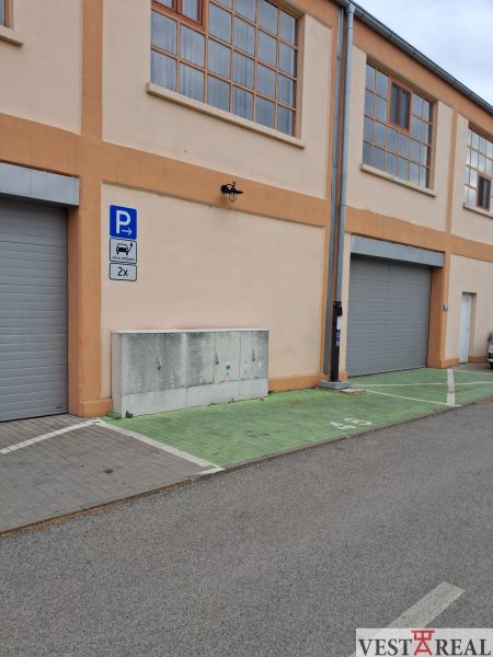 Na prenájom skladové priestory od 25 m2 Trnava Coburgova - Parkovacie miesta pri skladoch a halách na Coburgovej ulici v Trnave.