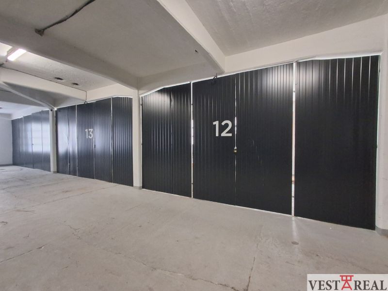 Na prenájom skladové priestory od 25 m2 Trnava Coburgova - Kovové brány s číslovaním v priestoroch Sklady a haly, Coburgova, Trnava.