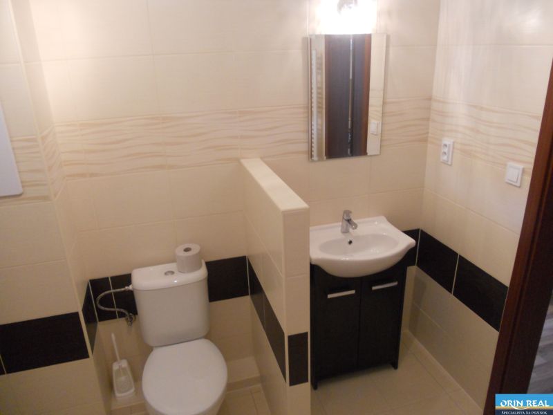 KRÁSNA ZARIADENÁ 1,5 izbová NOVOSTAVBA - Kúpeľňa s wc a umývadlom vo 2-izbovom byte na ulici Muškátová.