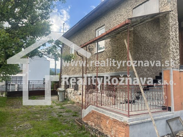 Rodinný dom zo záhradou - Rudná - Rodinný dom v Rudnej s vonkajšou terasou a záhradkou.