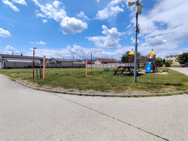 - PREDAJ - STAVEBNÝ POZEMOK - 1132 m2 - KOSTOLIŠTE - MALACKY