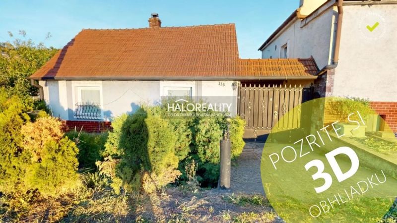 Predaj, rodinný dom Senica - EXKLUZÍVNE HALO REALITY - Rodinný dom v Senici s predzáhradkou a hnedou strechou, ponúka 3D obhliadku.