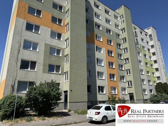 Predaj pekný 1 izbový byt, 35 m2, Dudvážska ulica, BA II. - Panelák na Dudvážskej ulici, Bratislava - Podunajské Biskupice, ponúkajúci 1-izbový byt.