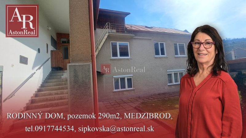 RODINNÝ DOM, pozemok 290m2,  MEDZIBROD okr. Banská Bystrica   - Rodinný dom v Medzibrode s vonkajšími schodmi a ženou v červenom oblečení.