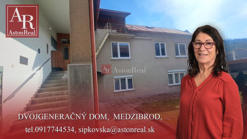 DVOJGENERAČNÝ DOM,  MEDZIBROD okr. Banská Bystrica   - Rodinný dom v Medzibrode s vonkajšími schodmi a ženou v červenom oblečení.