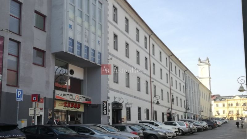 PRENÁJOM: Kancelárie 2x 50m2, Kapitulská ul.Banská Bystrica - Budova s ponukou kancelárií na prenájom v centre Banskej Bystrice.