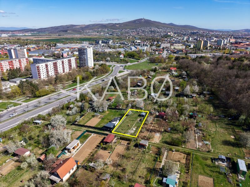 Krásny pozemok v záhradkárskej oblasti na Borine
