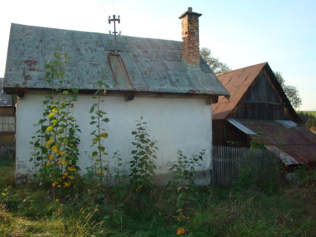Lukratívny stavebný pozemok 1286 m2 s hosp. budovou v Brezne