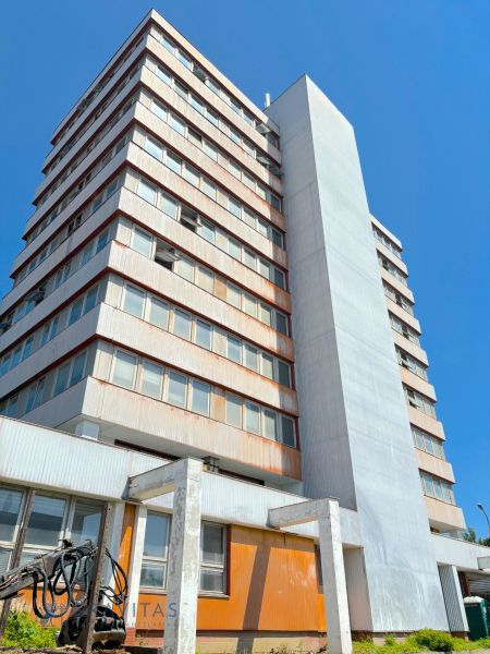 FORVIN TOWER - Predaj administratívnej budovy, Veľký Krtíš - Výšková budova na ulici Liaz, pripomína zvláštne nehnuteľnosti s hrdzavejúcim fasádnym obkladom.
