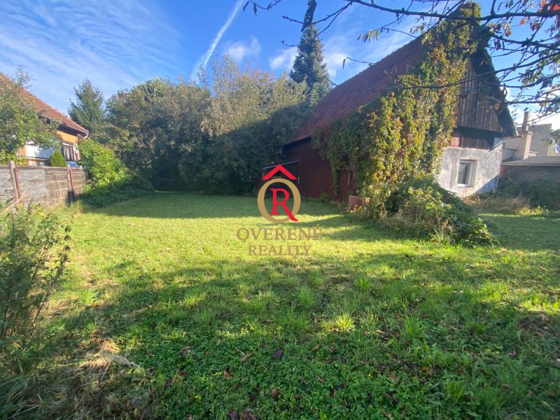 Stavebný , slnečný pozemok V Liptovskej Porúbke 693m2