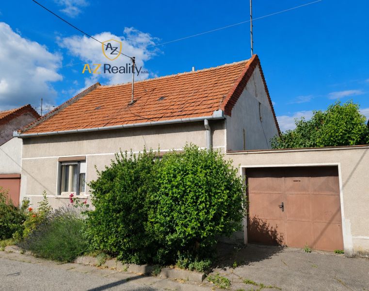 Dom s garážou a záhradou na predaj v Komárne