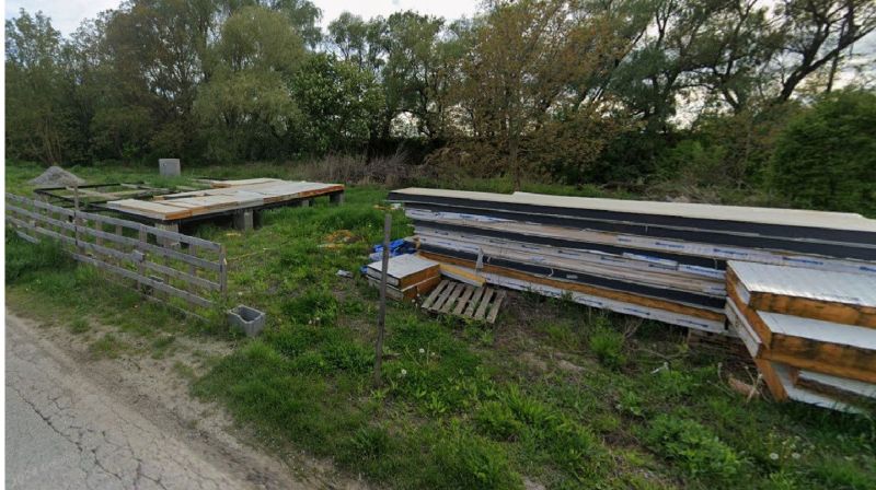 Pozemok 1160m2, Nižná Hutka, ul. Záhradkárská - Pozemok - bývanie na Zahradkárskej ulici v Nižnej Hutke s drevenými materiálmi.