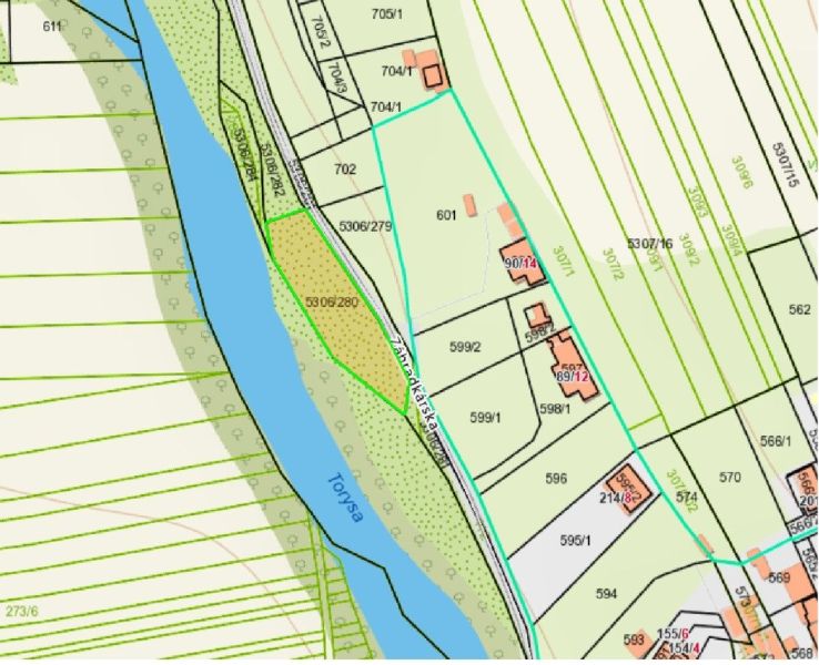 Pozemok 1160m2, Nižná Hutka, ul. Záhradkárská - Mapa pozemkov so zahradkárskou oblasťou pri rieke Torysa v obci Nižná Hutka.