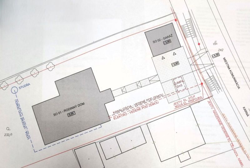 Na predaj stavebný pozemok o rozlohe - 2050 m² v obci Karná cca.15min. - Plán výstavby rodinného domu a garáže v Karnej, s kanalizáciou a elektroinštaláciou.