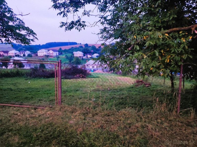 Na predaj stavebný pozemok o rozlohe - 2050 m² v obci Karná cca.15min. - Záhrada s trávnatým pozemkom v Karnej, obklopená prírodou, určená na bývanie.