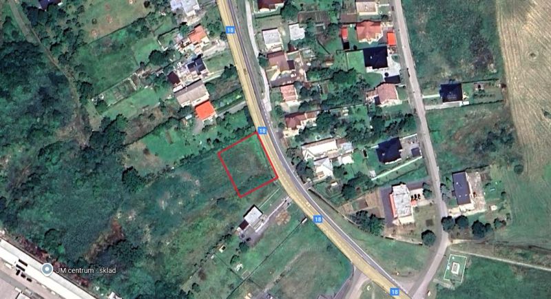Na predaj stavebný pozemok o rozlohe 1440 m² v obci Soľ. - Letecký pohľad na pozemky na bývanie vo Vranove nad Topľou, obklopené zeleňou a cestami.