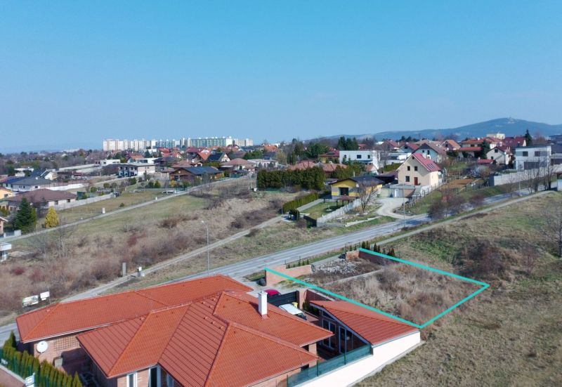 STAVEBNÝ POZEMOK 383 m2 + PROJEKT DOMU, Nitra - Hviezdoslavova trieda - Pohľad na zastavané Pozemky - bývanie na Hviezdoslavovej triede v Nitre.