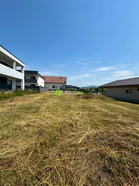 REZERVOVANÝ! Na predaj stavebný pozemok so základovou doskou Čaňa
