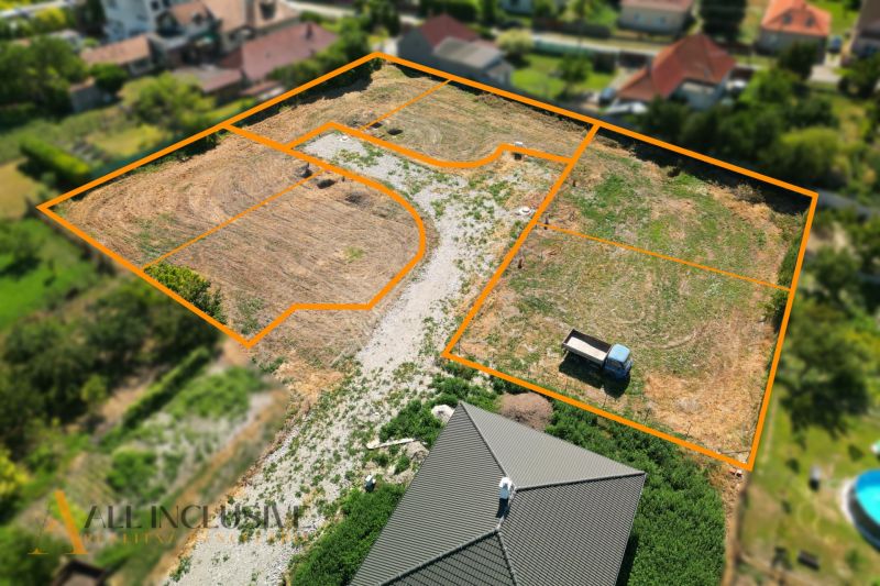 Projekt ČEREŠŇOVÁ ALEJ – 10 rod. domov/pozemk., Jelka - Letecký pohľad na rodinný dom v Jelke v okolí stavebných pozemkov.