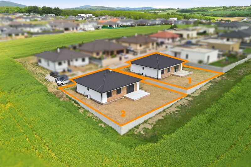 DVE NÍZKO ENERGETICKÉ NOVOSTAVBY | MALÝ LAPÁŠ | NITRA - Rodinné domy v Malom Lapáši s upravenými pozemkami v obytnej štvrti obklopené prírodou.