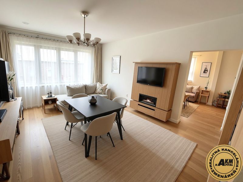2 izbový byt, 58 m² na predaj, Zvolen, Podborová - Obývacia miestnosť v 2-izbovom byte s podlahou s dreveným dekorom a jedálenským stolom.
