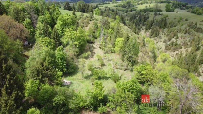 Na predaj pozemok 1898 m² - Horná Lehota, Nízke Tatry - Krásna zelená krajina v Záhradách pri Banskej Bystrici obklopená hustými lesmi.